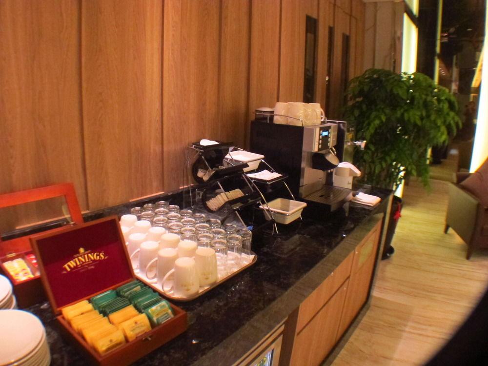 Fullon Hotel Taoyuan Airport Access Mrt A8 Guishan Exterior photo A coffee machine in a hotel
