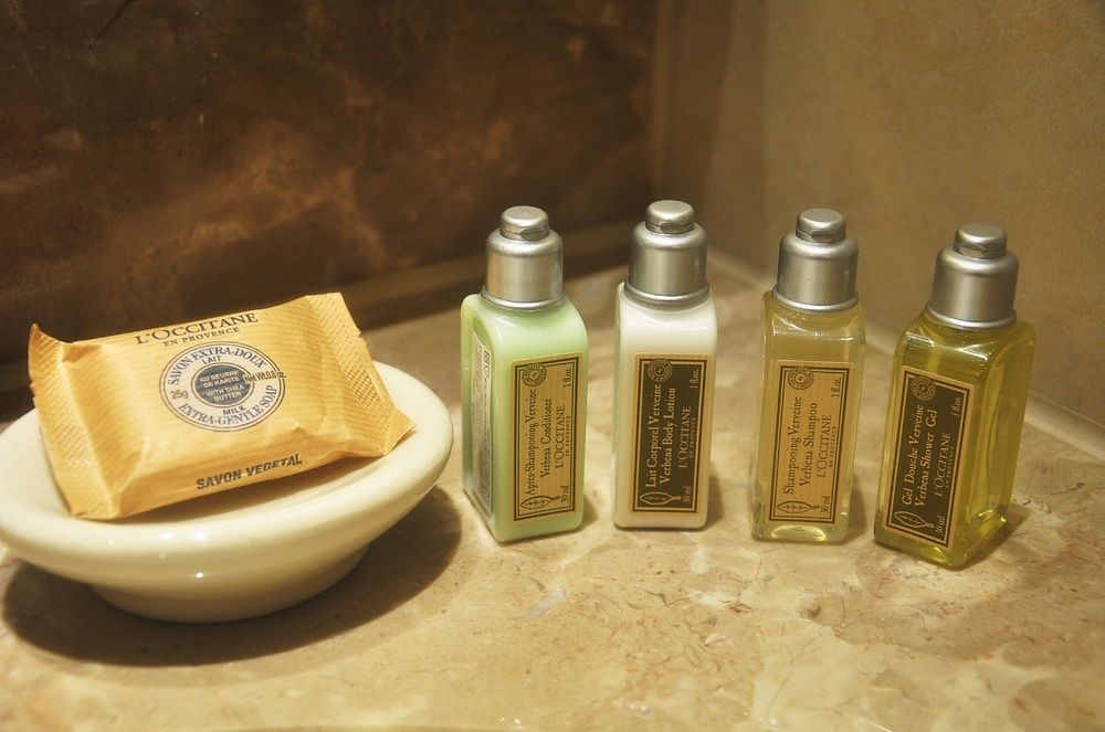 Fullon Hotel Taoyuan Airport Access Mrt A8 Guishan Exterior photo L'OCCITANE products