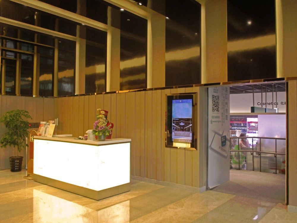 Fullon Hotel Taoyuan Airport Access Mrt A8 Guishan Exterior photo The lobby of the Hong Kong Convention and Exhibition Centre