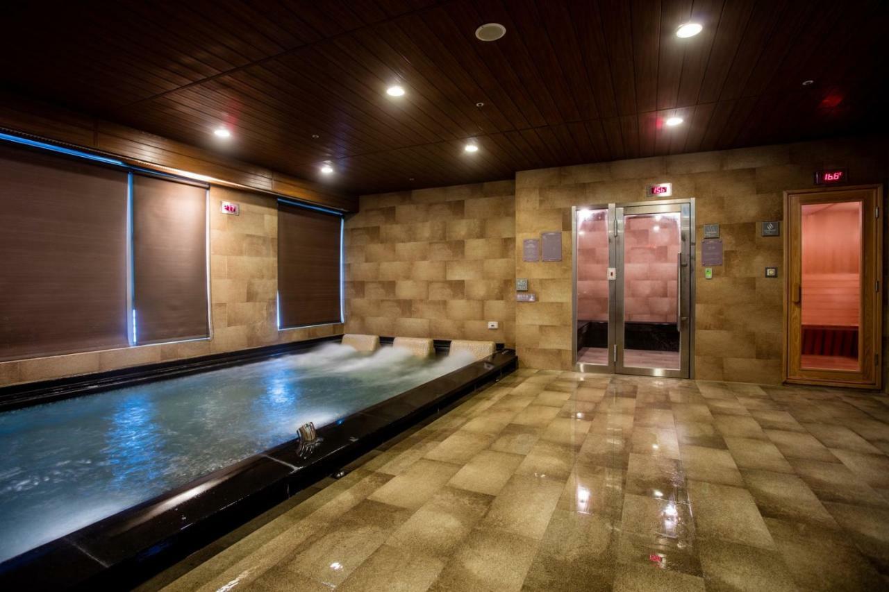 Fullon Hotel Taoyuan Airport Access Mrt A8 Guishan Exterior photo A modern onsen in Tokyo