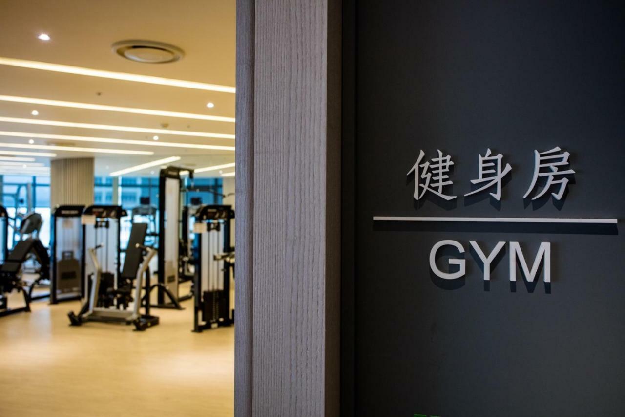 Fullon Hotel Taoyuan Airport Access Mrt A8 Guishan Exterior photo A sign in English and Chinese