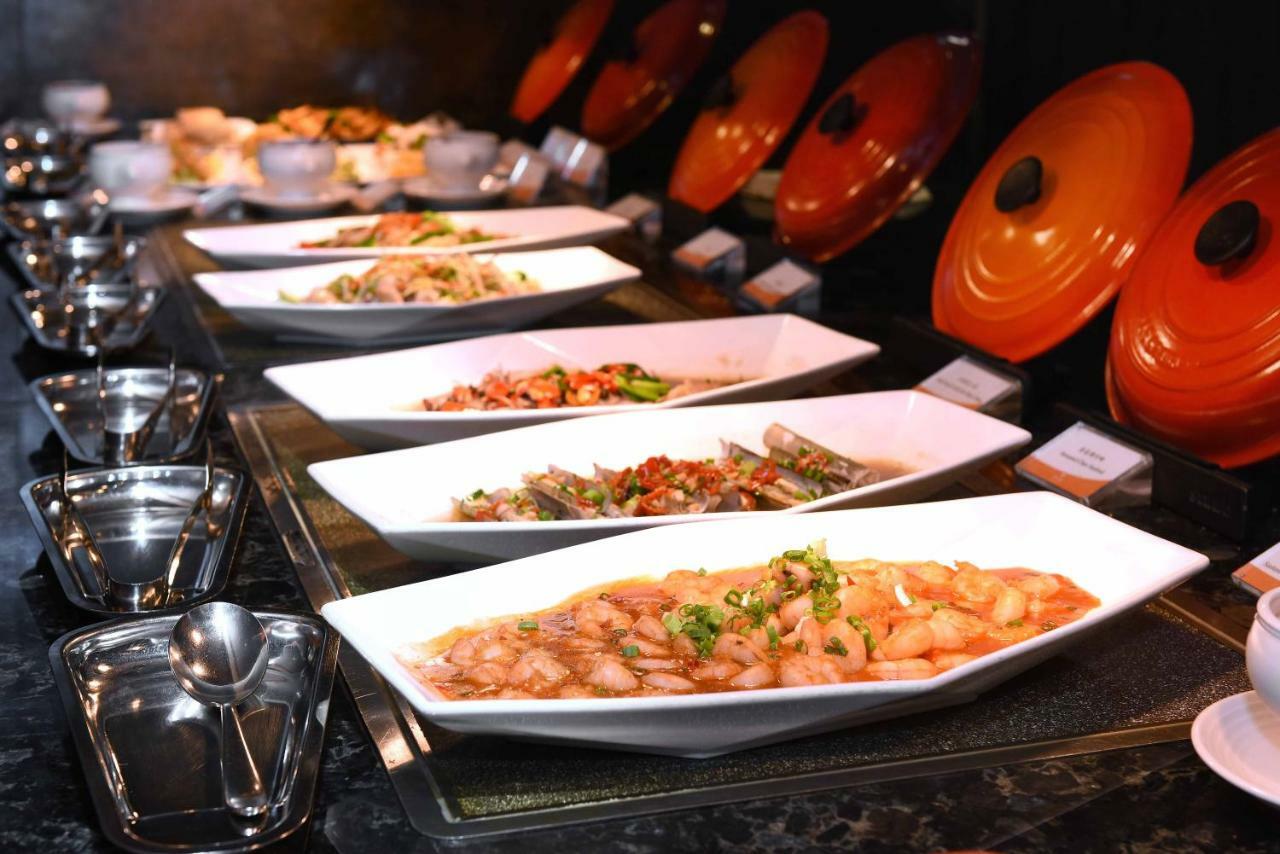 Fullon Hotel Taoyuan Airport Access Mrt A8 Guishan Exterior photo A buffet at a restaurant