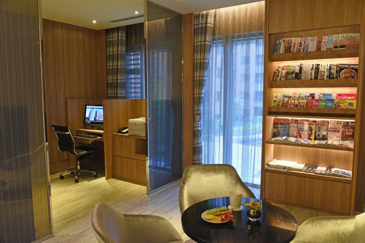 Fullon Hotel Taoyuan Airport Access Mrt A8 Guishan Exterior photo The Concierge Lounge at the Ritz-Carlton, Hong Kong