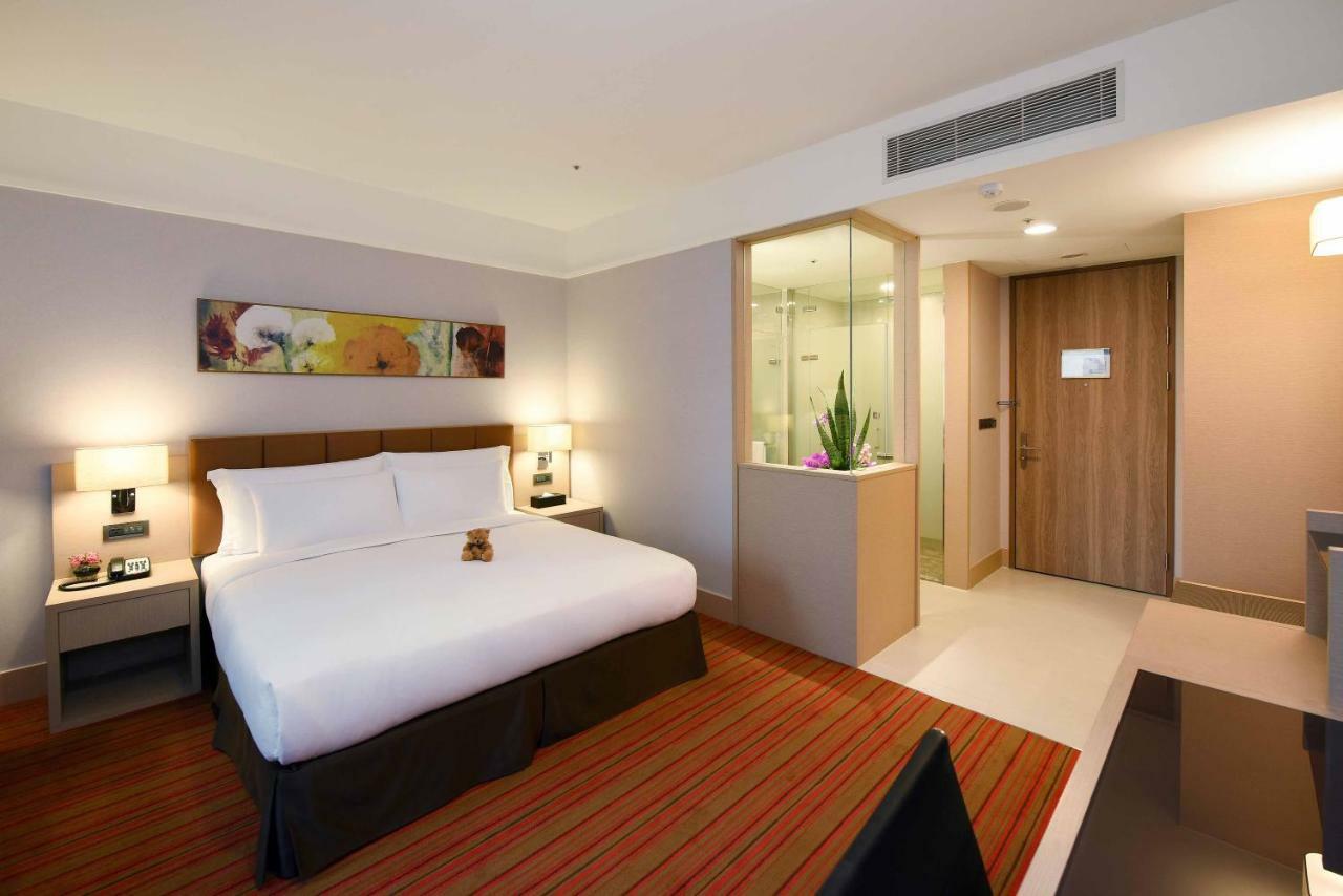 Fullon Hotel Taoyuan Airport Access Mrt A8 Guishan Exterior photo A room at the hotel