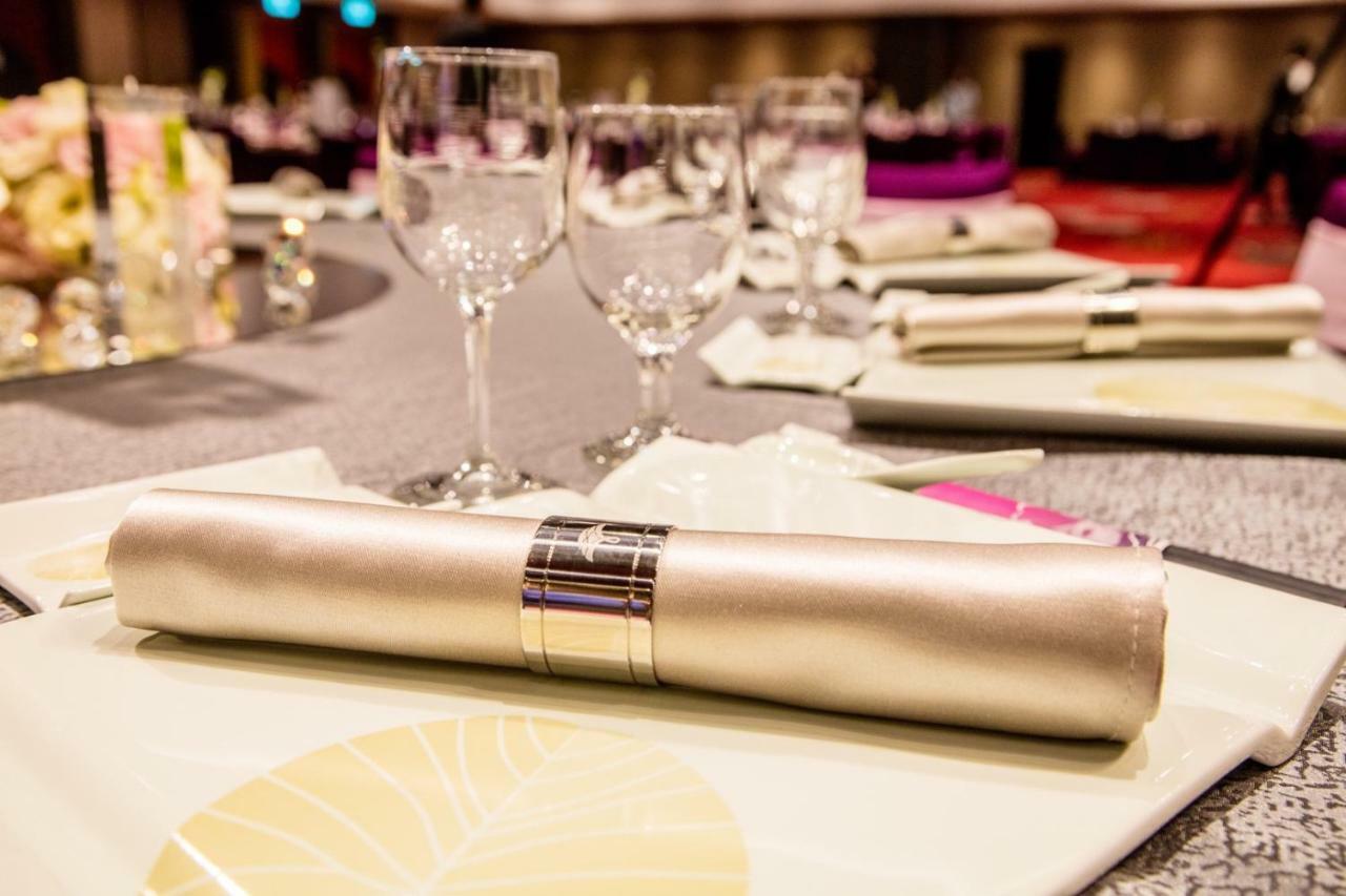Fullon Hotel Taoyuan Airport Access Mrt A8 Guishan Exterior photo A napkin ring